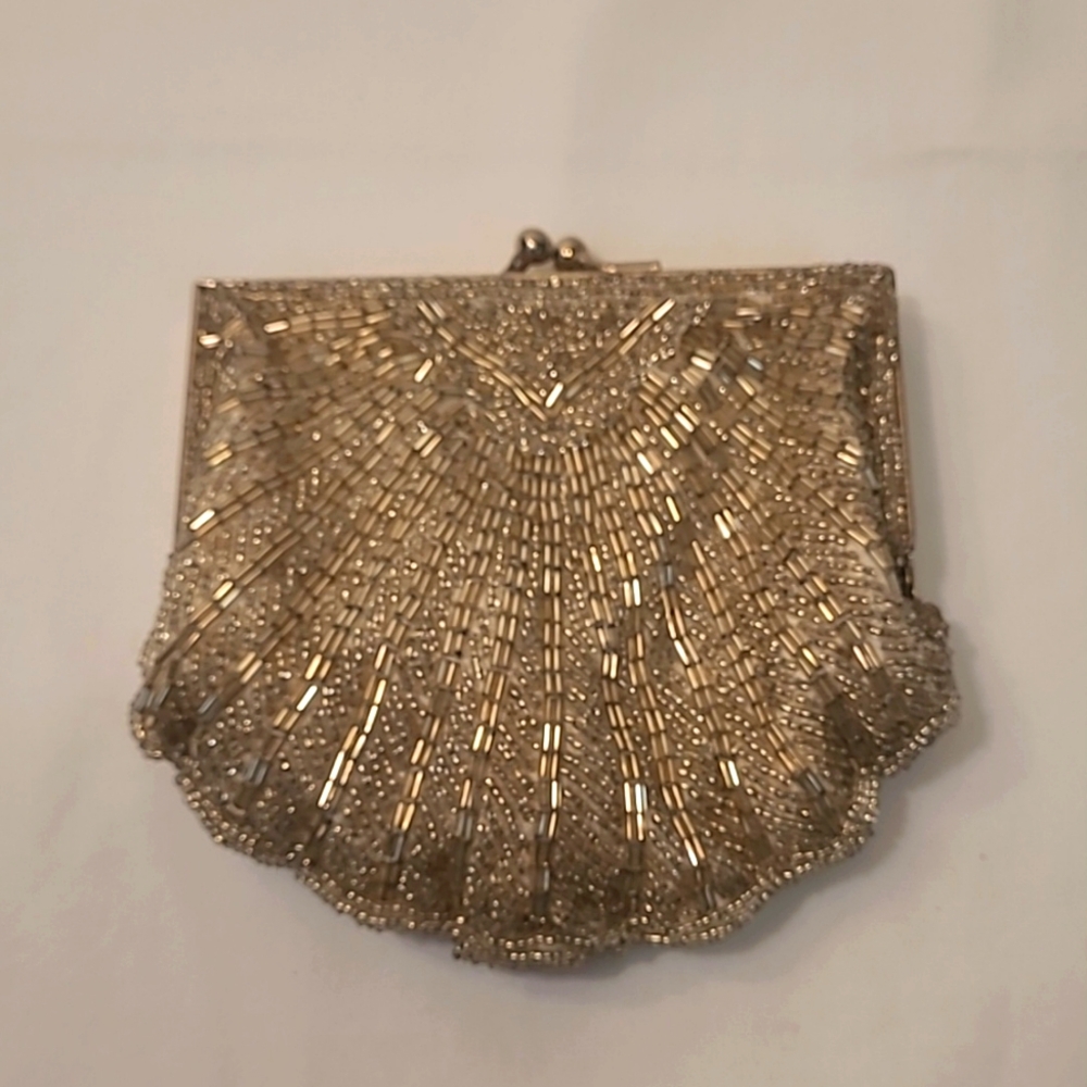 Vintage Shell Shaped Beaded Bag with Satin Lining Long Silver Tone Chain